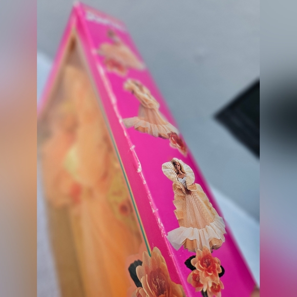 1984 Peaches n Cream Barbie - Picture 4 of 10